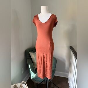 Body-con maxi dress 
Rust color
Size M